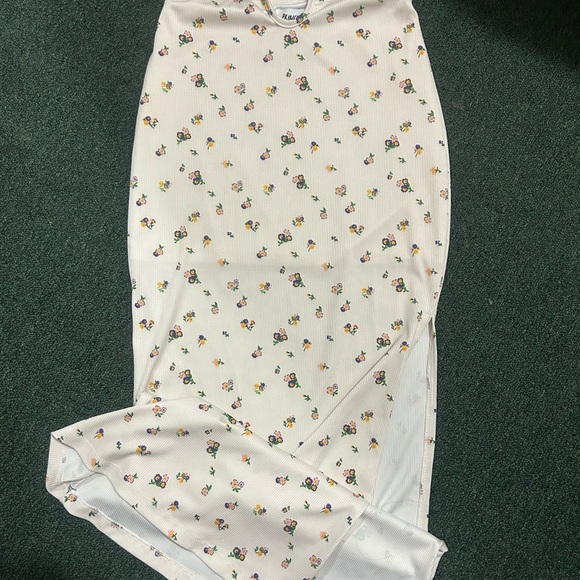 White floral maxi skirt with slit -Princess Polly - Picture 4 of 5